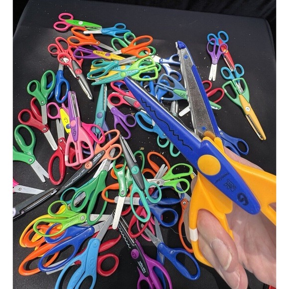 Huge Lot Of Paper Edgers Decorative Edge & Kids Scissors Teacher Classroom - Picture 7 of 9